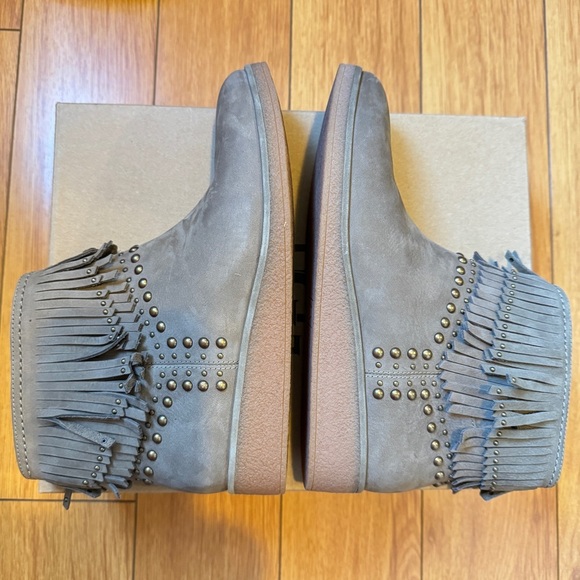 NWT UGG Ariane Fringe Boot Size 8 - Picture 7 of 9